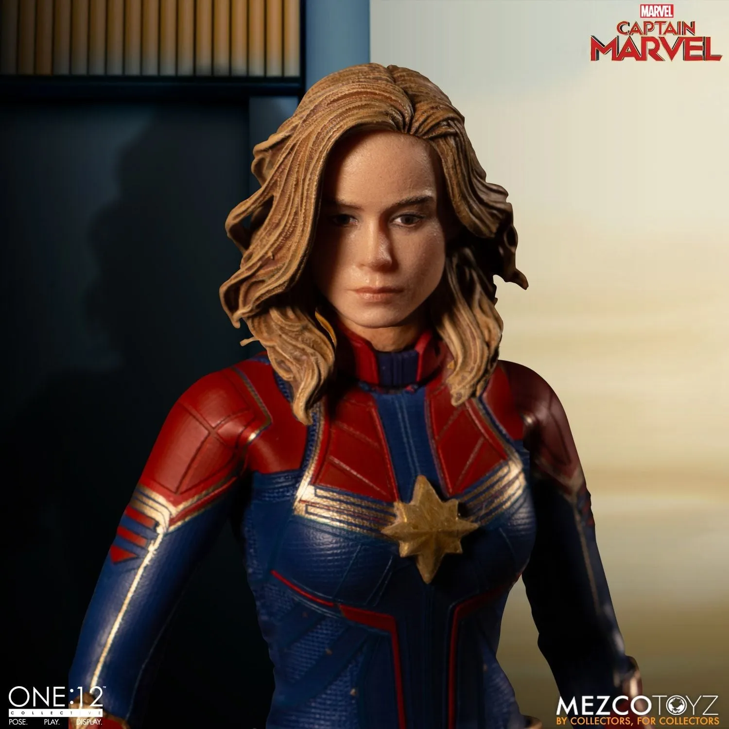 Mezco Toyz ONE:12 Collective: Captain Marvel (2019) Action Figure